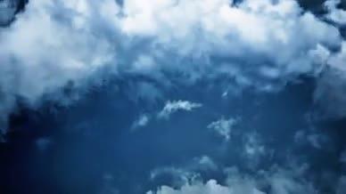 乌云密布的蓝天特效背景视频视频的预览图